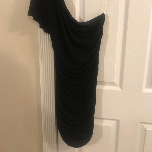 Sexy One-Shoulder Flutter Sleeve Ruched Dress - Picture 4 of 5